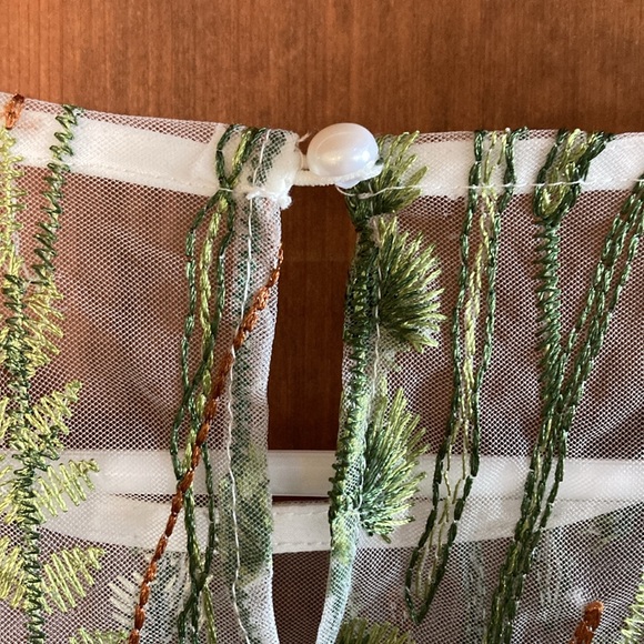 Embroidered blouse - Picture 9 of 10